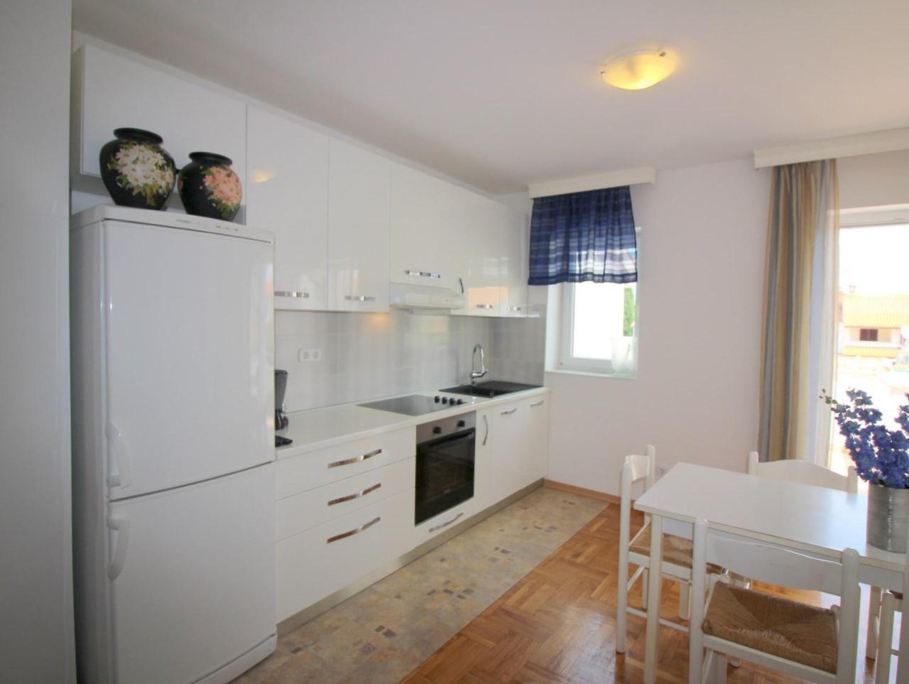 Apartment In Porec/Istrien 10214 Exteriör bild