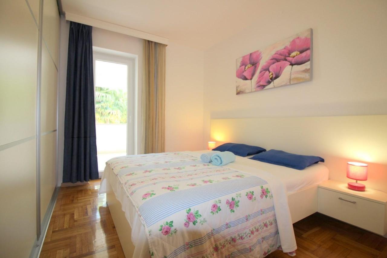 Apartment In Porec/Istrien 10214 Exteriör bild
