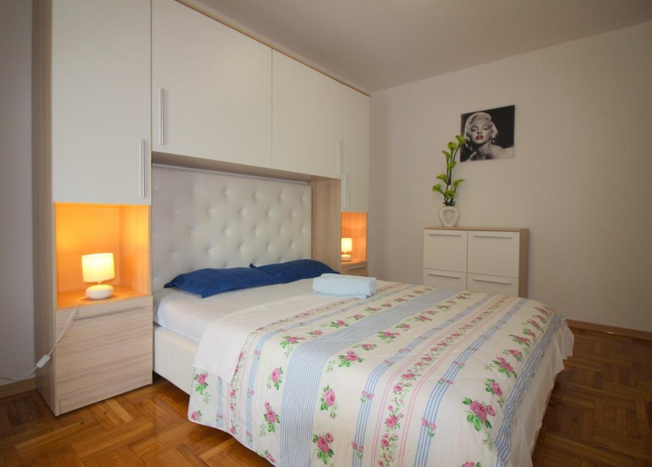 Apartment In Porec/Istrien 10214 Exteriör bild