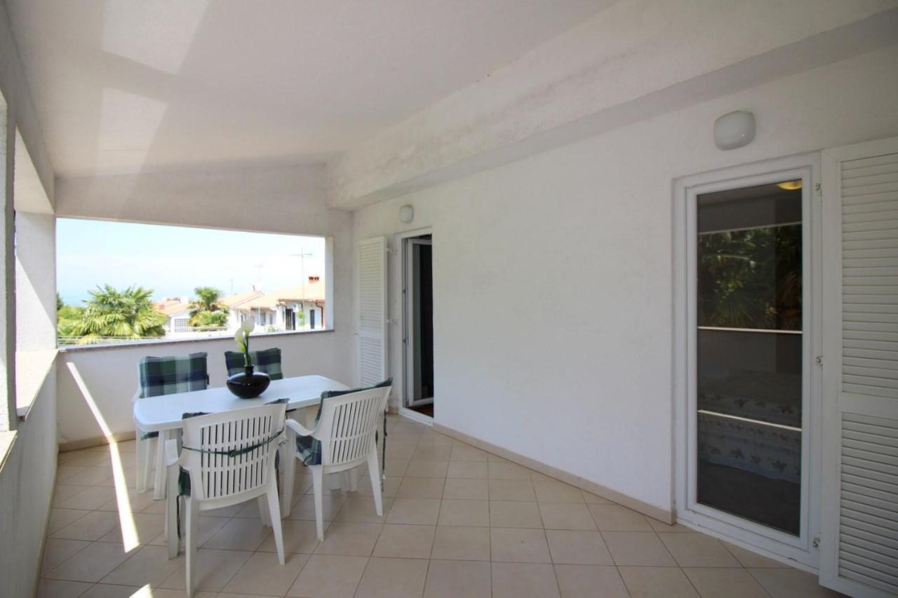 Apartment In Porec/Istrien 10214 Exteriör bild